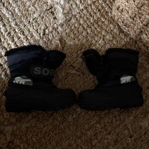 Sorel Black Faux Fur Lined kids boots - size 11 Velcro closure